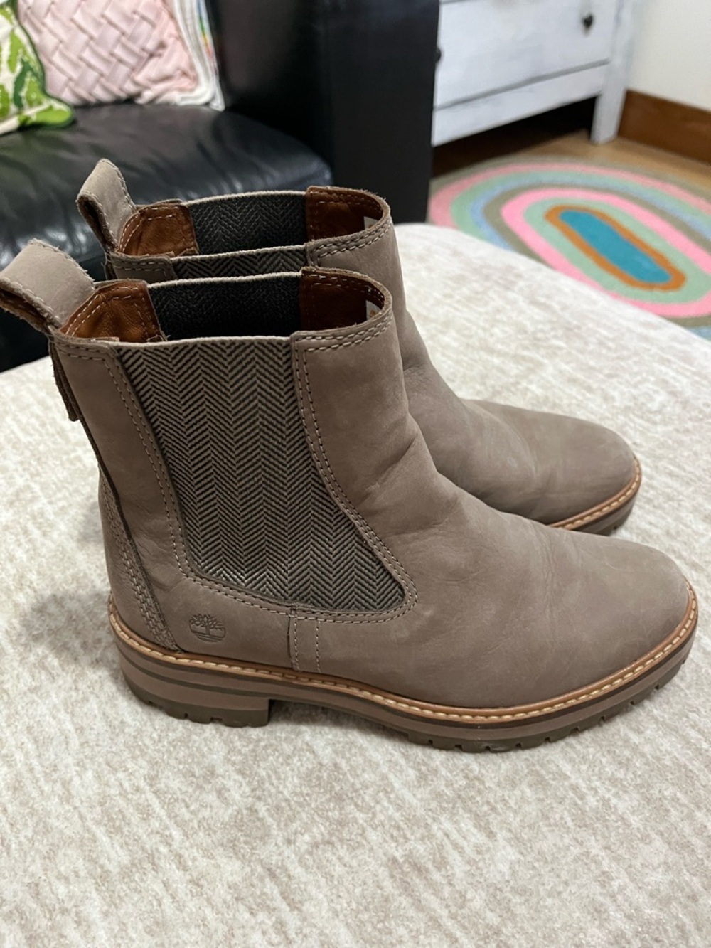 Timberland womens Chukka Chelsea Boots in Taupe Brown